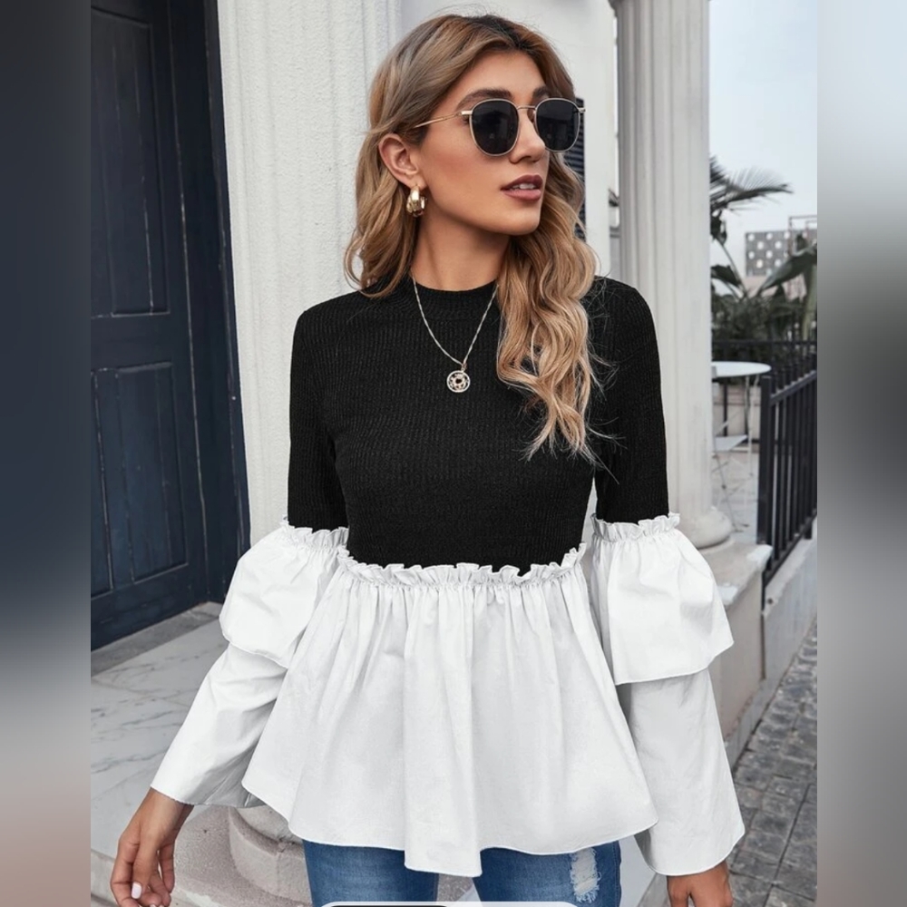 NWOT-Black and white top